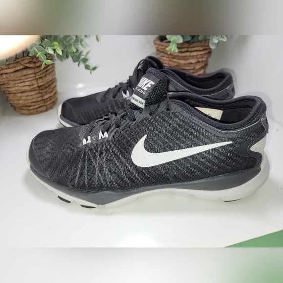 Nike Shoes - Supreme TR4 Running Shoes Womens Size 6.5 Black Trainers